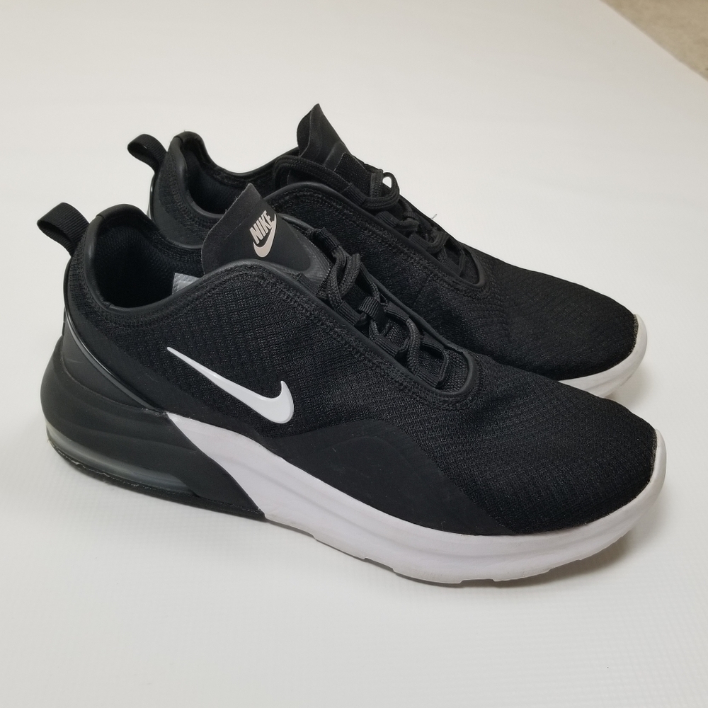 NIKE Air Max Motion 2 Running Shoes Sneakers Womens Size 10